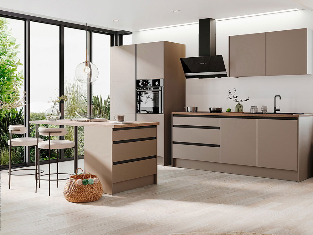 Offene lichtdurchflutete Küche in modernem Beigeton