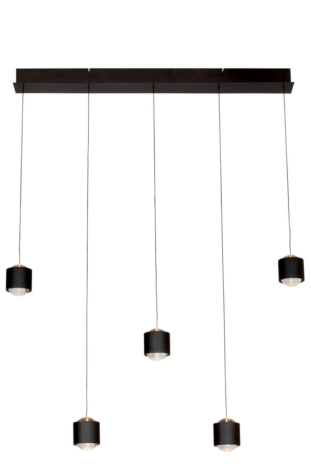 Moderne LED-Hängeleuchte mit fünf schwarzen zylindrischen Lampenschirmen, von unten betrachtet.