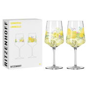 Zwei elegante Weingläser mit Limoncello-Motiv und gelben Zitronen, präsentiert in einer stilvollen Verpackung. Frontalansicht.