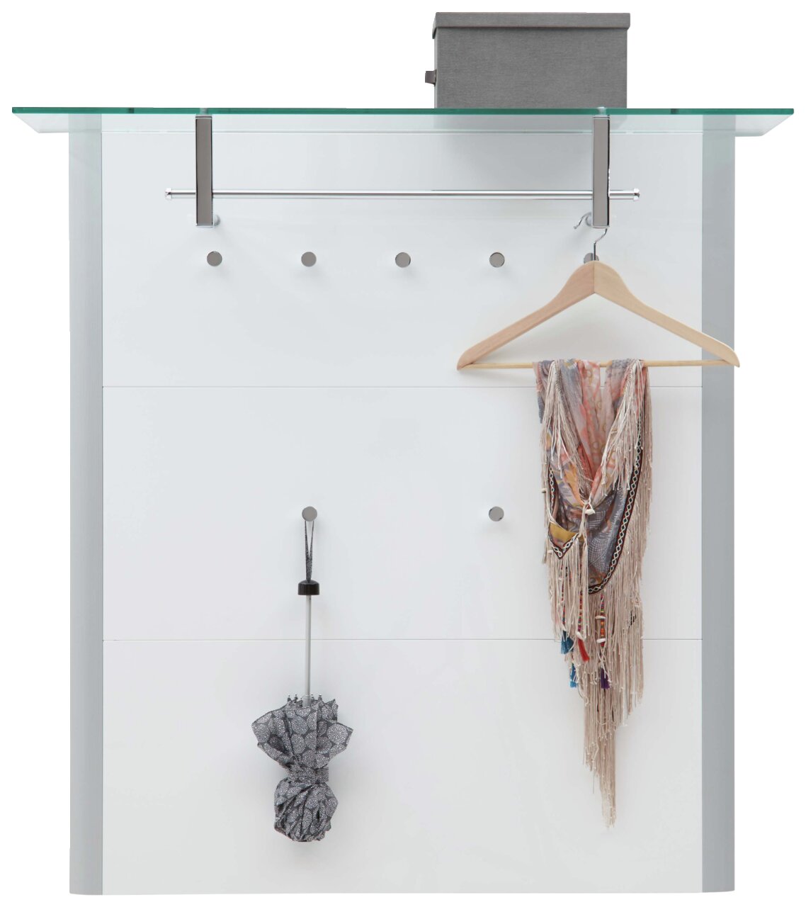 Garderobepaneel met glazen plank, kledinghaken en kleerhangers, vooraanzicht