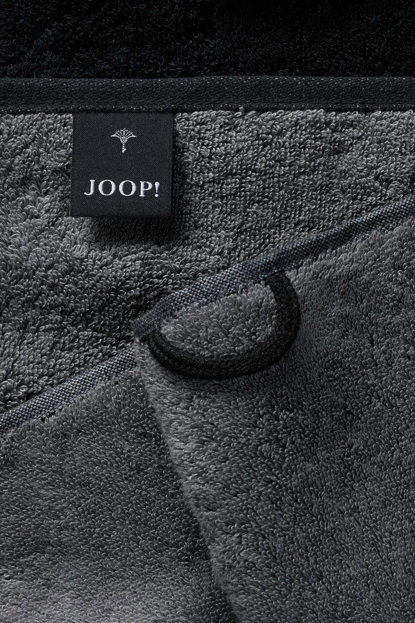 Graues Saunatuch mit JOOP!-Label, Nahaufnahme der Textur und Kante