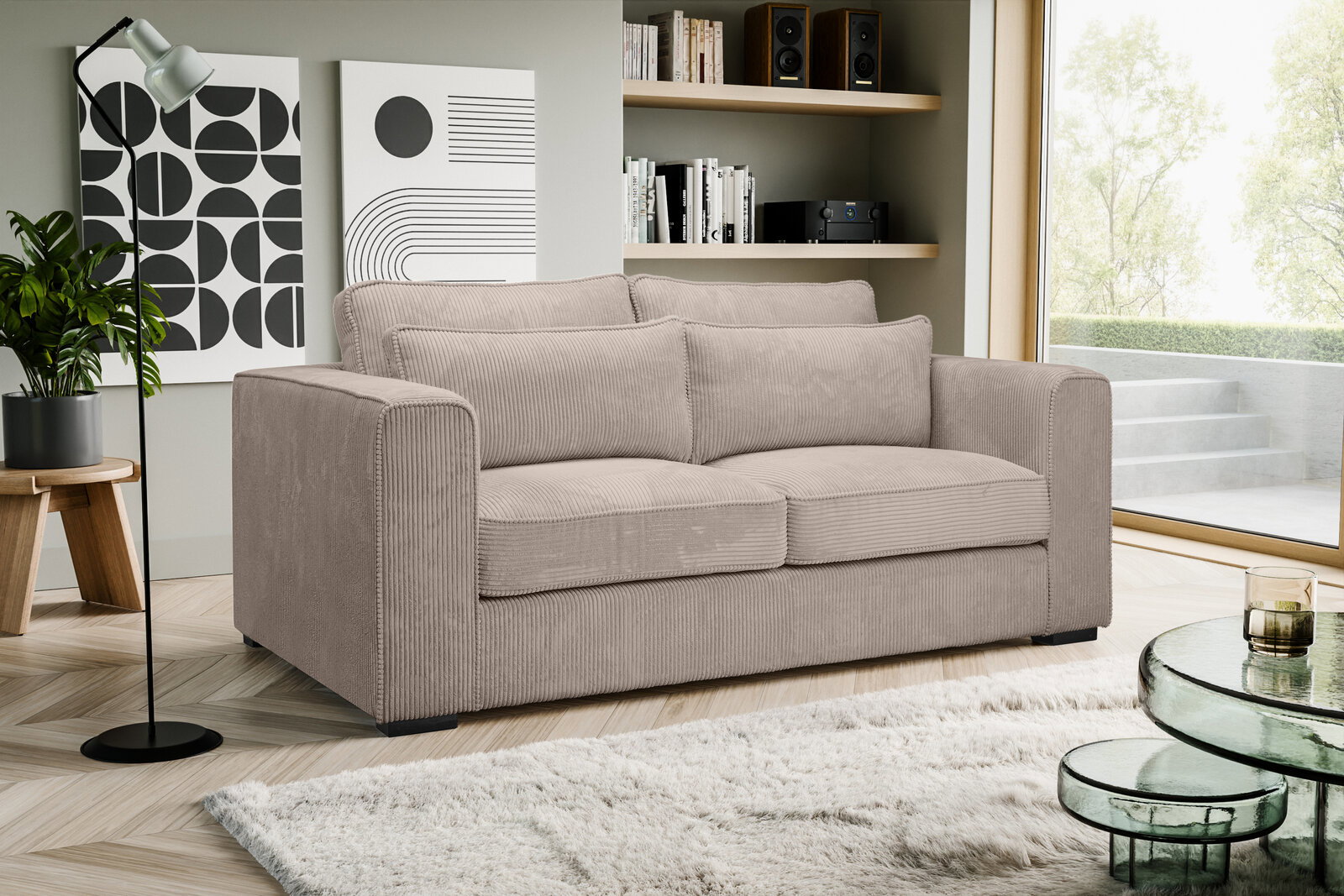 Beiges 2-Sitzer-Sofa mit Cordbezug und zwei Rückenkissen im modernen Wohnzimmer, schräg von vorne links fotografiert.