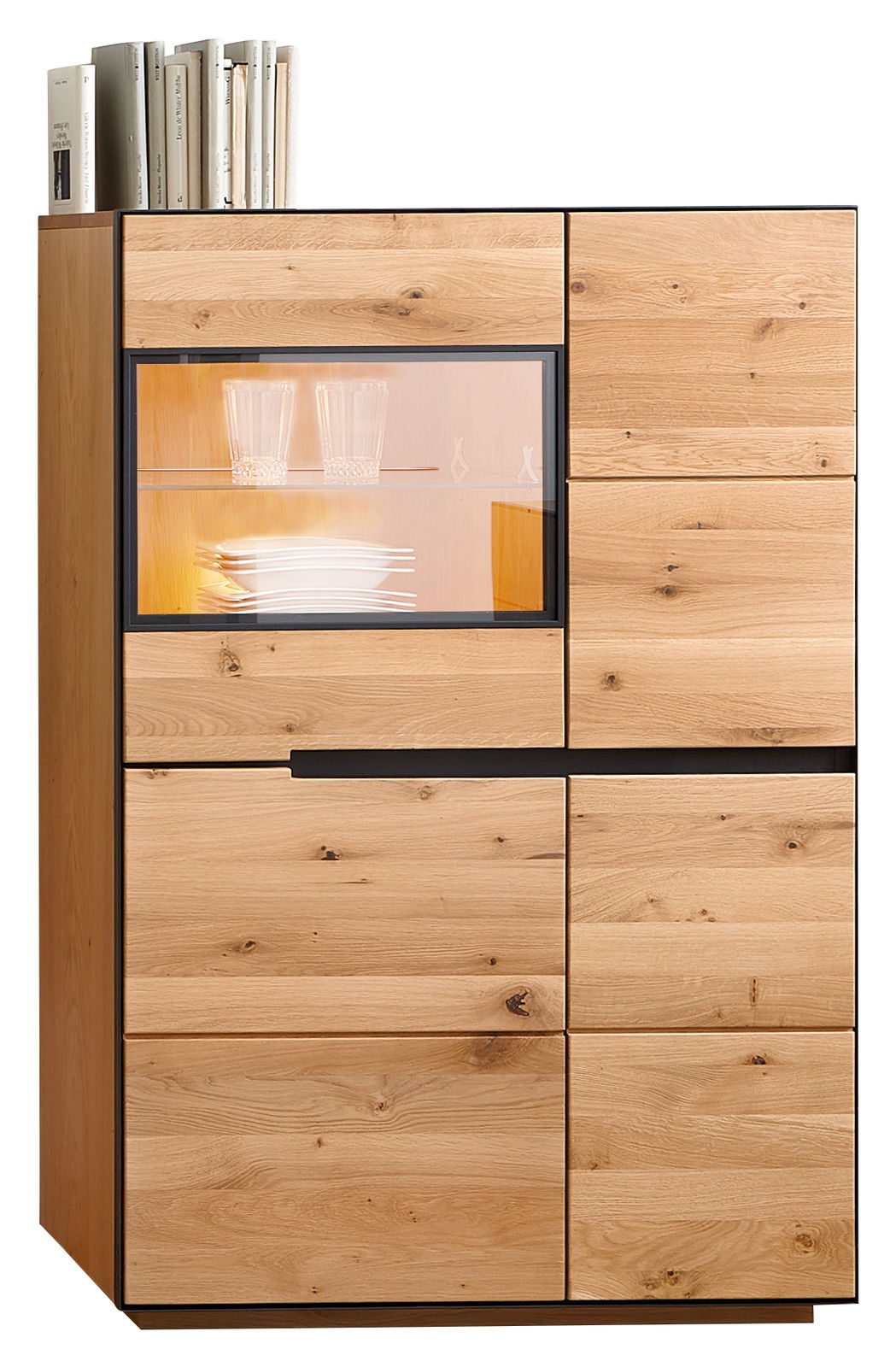 Hochwertiges Highboard aus Holz mit Beleuchtung, Bücher und Geschirr, frontale Ansicht