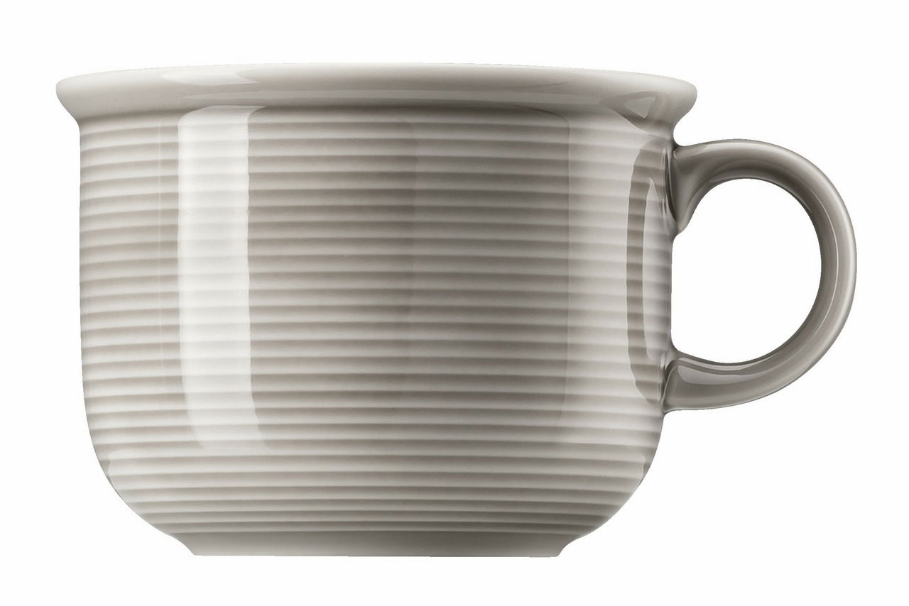 Seitliche Ansicht einer grauen, gerippten Kaffee-Obertasse mit Henkel.