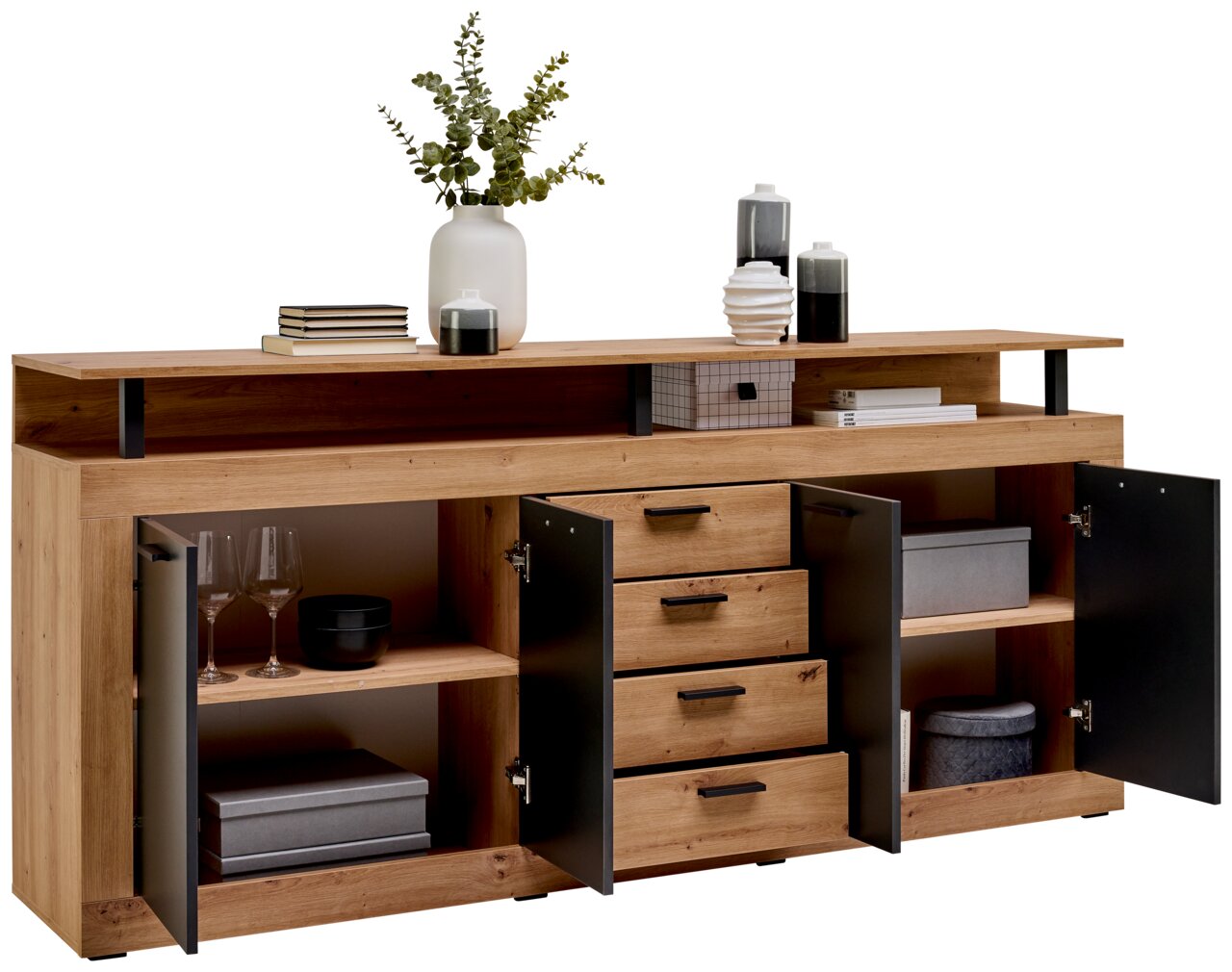 XL-Sideboard XORA MILA in Holzoptik mit offenen Türen und Schubladen, dekoriert mit Büchern und Vasen, seitliche Perspektive