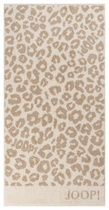 Beiges Handtuch mit Leopardenmuster und JOOP! Logo, Draufsicht