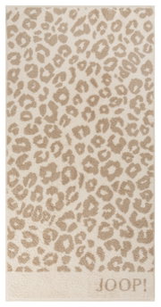 Beige handdoek met luipaardprint en JOOP!-logo, bovenaanzicht