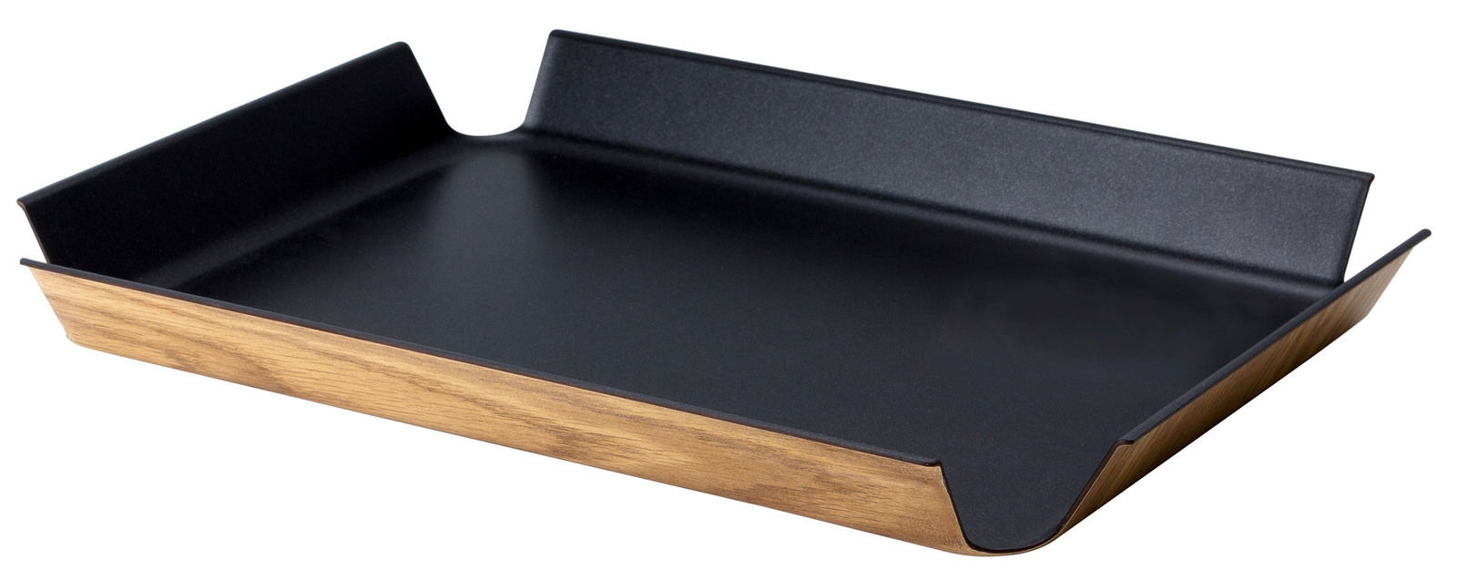 Schwarzes, rutschfestes Tablett mit Holzoptik an den Seiten, aus seitlicher Perspektive fotografiert.