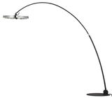 Moderne LED-Stehleuchte mit gebogenem Arm und rundem Lampenschirm, seitliche Perspektive