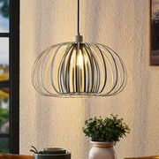 Moderne Hängeleuchte mit metallischem Käfigdesign, seitliche Perspektive