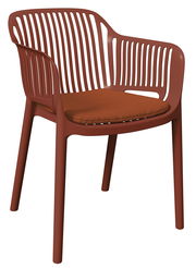 Roter Stapelsessel mit Armlehnen und gepolstertem Sitzkissen, seitliche Perspektive