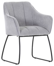 Grauer Armlehnstuhl mit modernem Design, gepolstertem Sitz und Rückenlehne, auf schwarzem Metallgestell. Perspektive von schräg vorne.