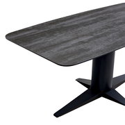 Moderner Esstisch mit rechteckiger, dunkler Tischplatte und zentralem Standfuß, seitliche Perspektive