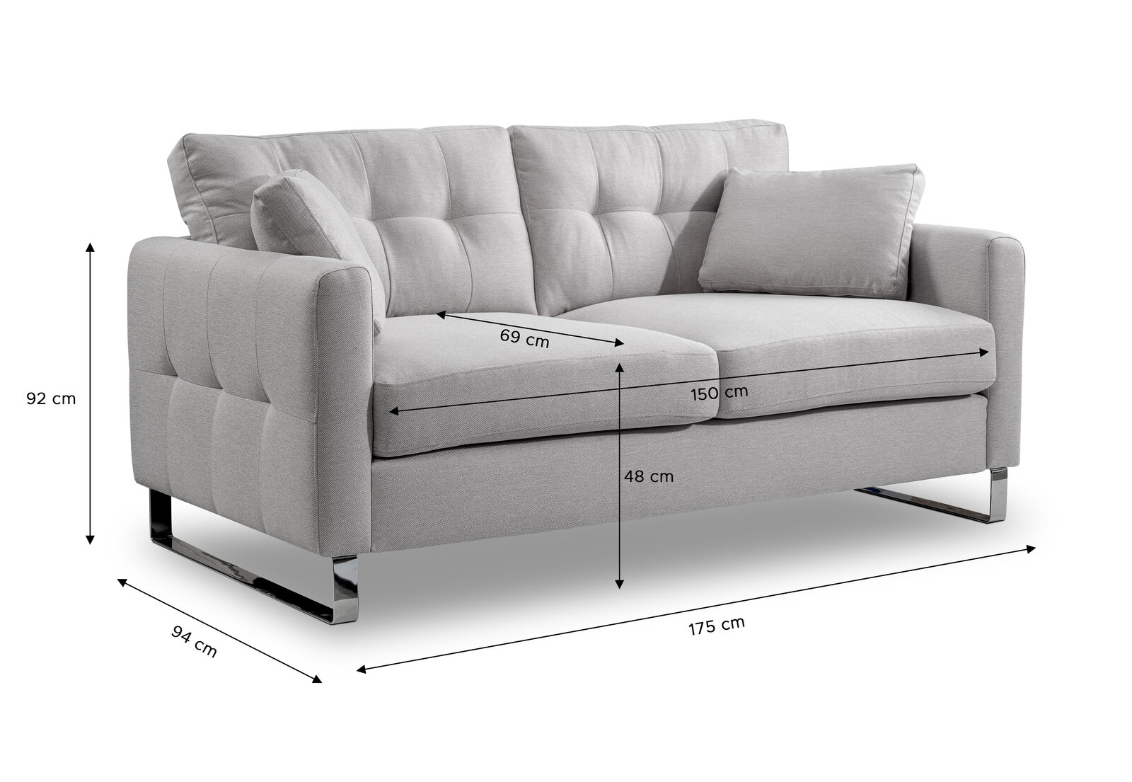 Hellgraues 2-Sitzer-Sofa mit gesteppter Rückenlehne, zwei Kissen und verchromten Kufenfüßen, mit Maßangaben (B 175 cm, T 94 cm, H 92 cm, Sitzhöhe 48 cm), in schräger Frontansicht von links.