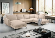 Beiges, modernes U-förmiges Ecksofa mit Cordbezug, breiten Sitzkissen und schwarzen Metallfüßen im hellen Wohnzimmer; Perspektive: frontale 3/4-Ansicht von leicht links.
