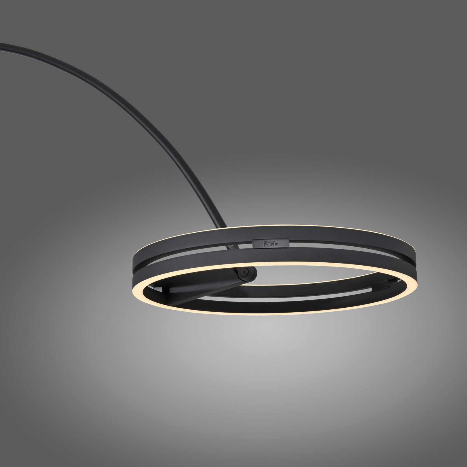 Moderne LED-Bogenleuchte in schwarzem Design, seitliche Perspektive