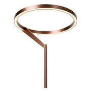 Moderne LED-Stehlampe mit ringförmigem Leuchtkopf in Bronzeoptik und warmweißem Licht, schräg von vorne auf weißem Hintergrund fotografiert