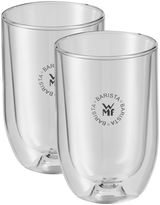 Zwei durchsichtige Latte Macchiato Gläser von WMF Barista, frontal und leicht seitlich betrachtet.