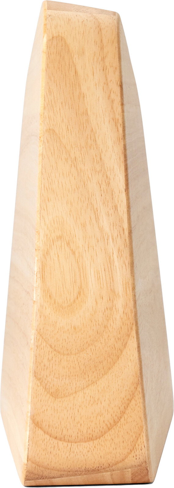 Heller Holzblock mit abgeschrägten Kanten und sichtbarer Maserung, freigestellt auf weißem Hintergrund, Seitenansicht in leichter Untersicht