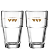 Zwei durchsichtige Becher mit goldenen Herzmotiven, frontal fotografiert.
