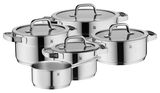 Topfset Compact Cuisine 5-tlg. aus Edelstahl, bestehend aus vier Töpfen mit Deckeln und einem Stieltopf, in einer leicht seitlichen Perspektive.