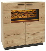 Hochwertiges Highboard aus Holz mit natürlicher Maserung und beleuchtetem Dekor in der Frontansicht.