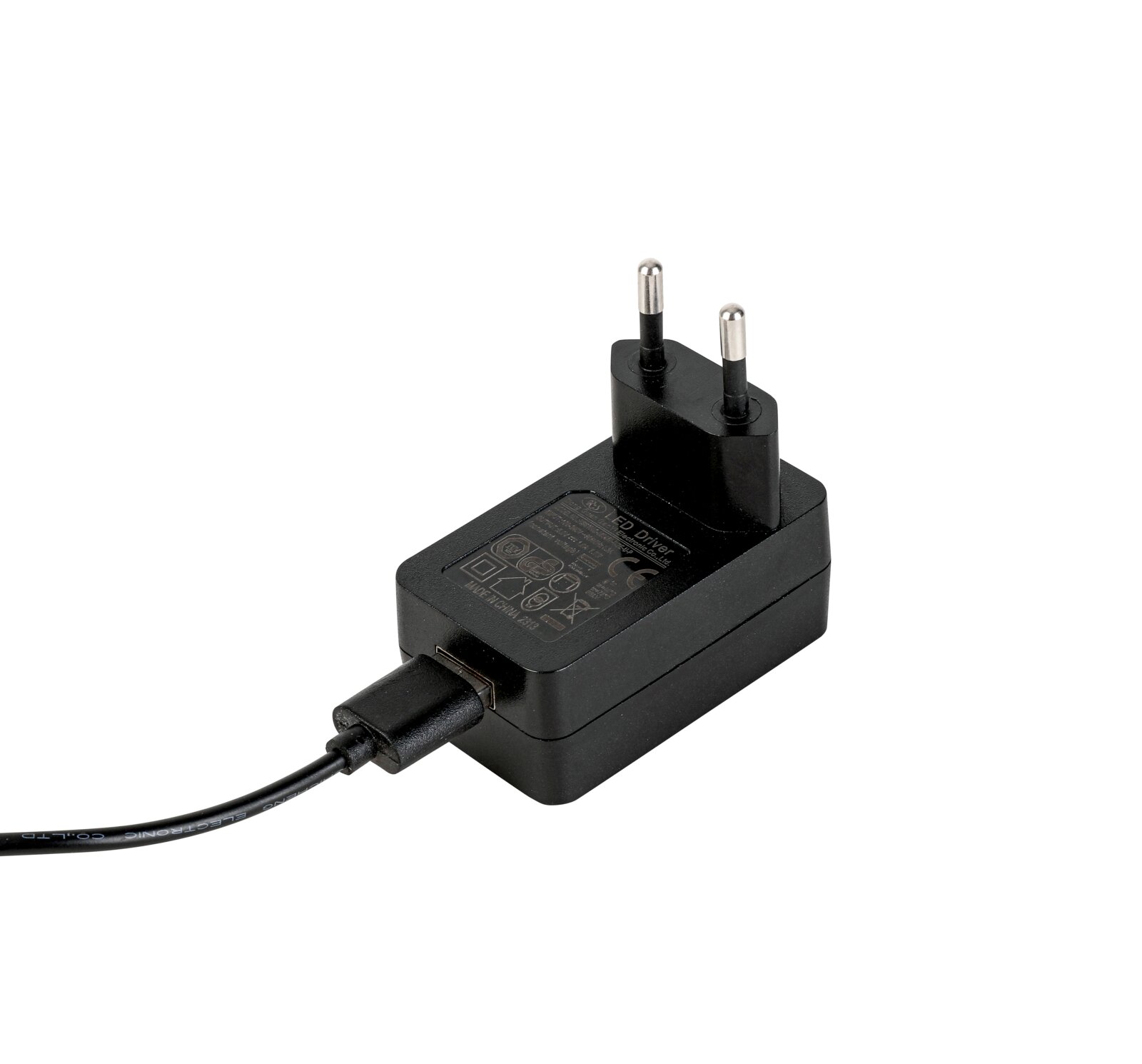 Schwarzes Netzteil mit Eurostecker, seitliche Perspektive