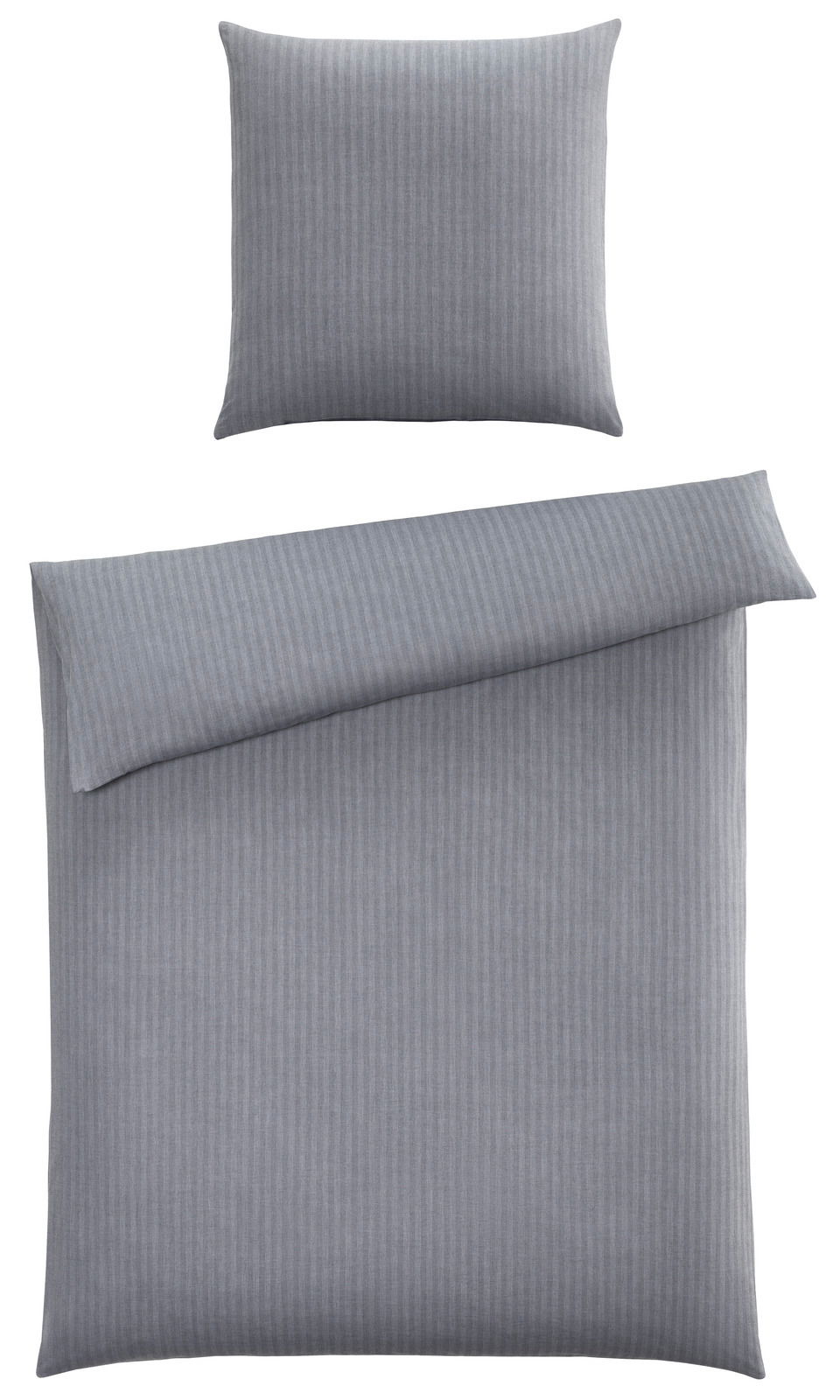 Graue Bettwäsche mit feinem Streifenmuster, bestehend aus einem Kissenbezug und einem Bettdeckenbezug, aus der Vogelperspektive.