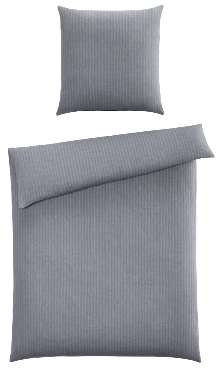 Zurbrüggen Bettwäsche 135x200cm + 80x80cm HERINGBONE Graue Bettwäsche mit feinem Streifenmuster, bestehend aus einem Kissenbezug und einem Bettdeckenbezug, aus der Vogelperspektive.