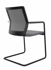 Moderner Freischwinger-Stuhl mit schwarzem Metallrahmen und Netzrückenlehne, Rückansicht