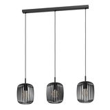 Dreifache Pendelleuchte Romazzina in schwarzem Design, frontal betrachtet, mit drei hängenden Lampenschirmen in Gitteroptik.
