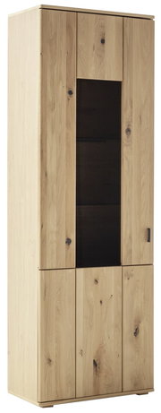 Vitrine aus hellem Holz mit Glaseinsatz in der Frontansicht