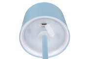 Unteransicht einer blauen Akku-Tischleuchte mit USB-Anschluss und abnehmbarem Deckel.