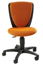 Oranje kinder- en jeugdstoel met zwart frame, gezien vanaf de voorkant.