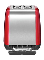Roter und silberner 2-Scheiben-Toaster von Kitchen Aid, Vorderansicht mit herausziehbarer Krümelschublade.