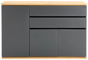 Frontale Ansicht einer modernen Kommode mit grauen Türen und Schubladen, sowie einer Holzoberfläche.