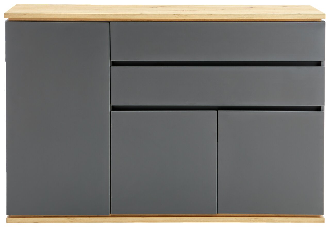 Frontale Ansicht einer modernen Kommode mit grauen Türen und Schubladen, sowie einer Holzoberfläche.