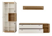 Frontale Ansicht der Wandkombination Novel Manitoba mit offenen Schränken und Schubladen in Holzoptik und Weiß.