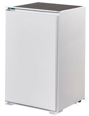 Weißer Küchenschrank aus der Perspektive von vorne links