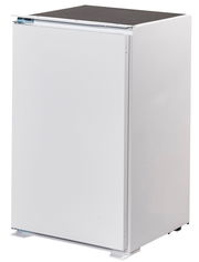 Weißer Küchenschrank aus der Perspektive von vorne links