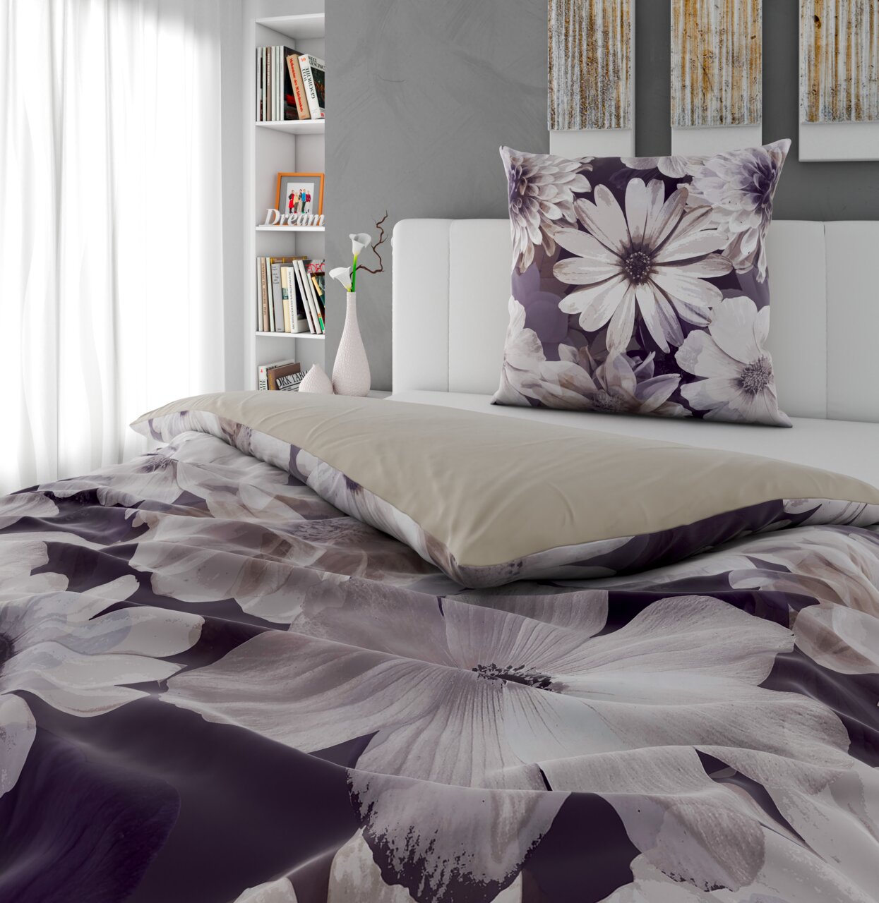 Wendebettwäsche mit floralem Muster in Lila- und Beigetönen auf einem Bett, seitliche Perspektive