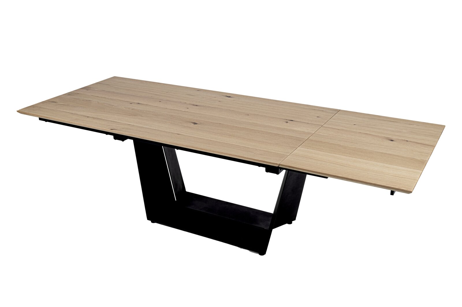 Moderne eettafel met houten blad en zwart metalen onderstel, zijaanzicht
