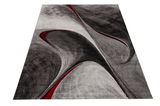 Moderner Teppich in Grautönen mit roten Akzenten, abstraktes Design, Perspektive von schräg oben.
