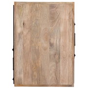 Vogelperspektive auf eine rechteckige Couchtischplatte aus hellem Holz mit natürlicher Maserung.