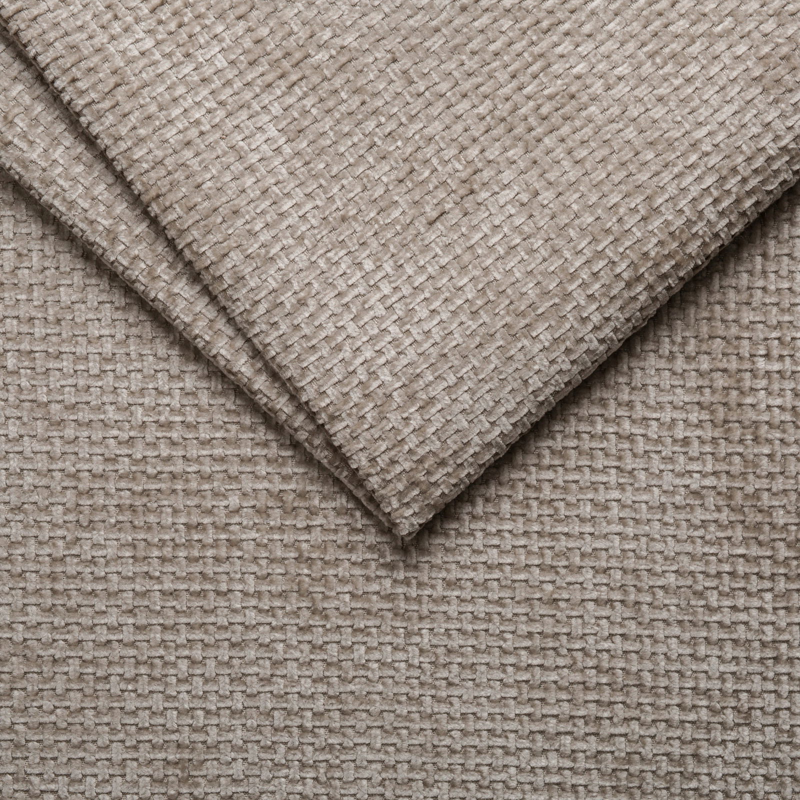 Nahaufnahme eines beigen, strukturierten Stoffes, der für ein Polsterbettgestell verwendet wird, aus der Vogelperspektive aufgenommen.