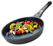 Bratpfanne Milano 28cm mit frischem Gemüse, seitliche Perspektive