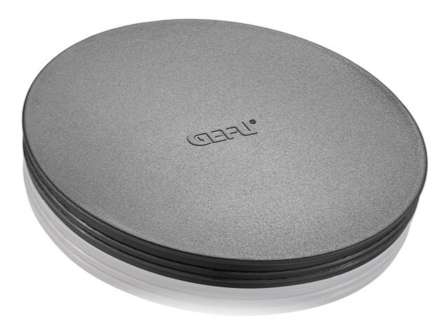 Runde, graue Schüssel mit Spritzschutzdeckel, von oben betrachtet.