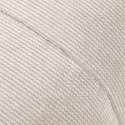 Nahaufnahme eines Hockers mit gerippter Stoffstruktur in Beige.