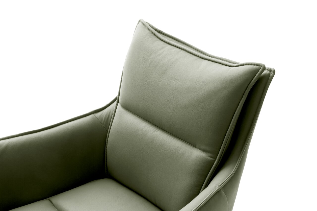 Nahaufnahme eines grünen Sessels aus Leder, Ansicht von schräg oben.