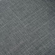 Nahaufnahme eines grauen Stoffmusters, das für den Stuhl Ti´me Stuhl JANNEK verwendet wird.